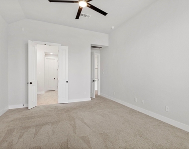 415 N Hillary Step Place - Photo Thumbnail 18