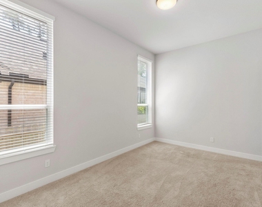 415 N Hillary Step Place - Photo Thumbnail 28