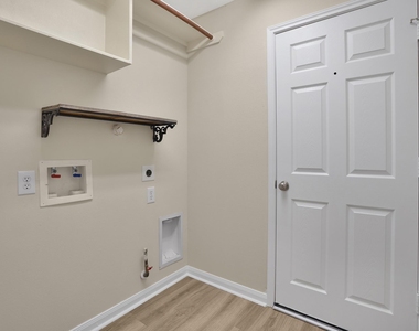 21558 Duke Alexander Drive - Photo Thumbnail 6