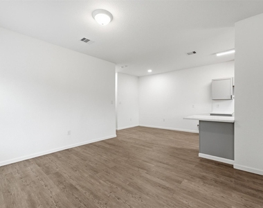 319 N Carolina Street - Photo Thumbnail 3
