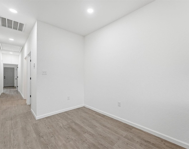 319 N Carolina Street - Photo Thumbnail 6