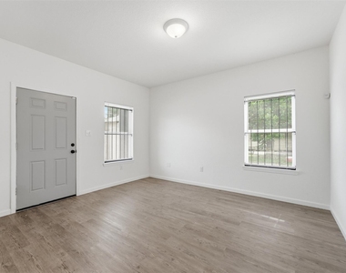 319 N Carolina Street - Photo Thumbnail 5