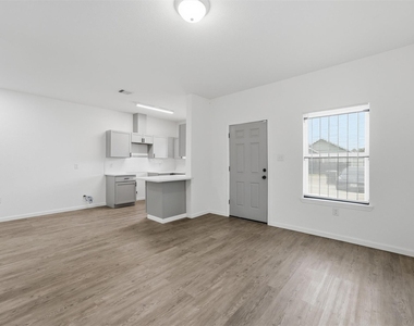 319 N Carolina Street - Photo Thumbnail 4