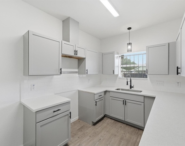 319 N Carolina Street - Photo Thumbnail 9