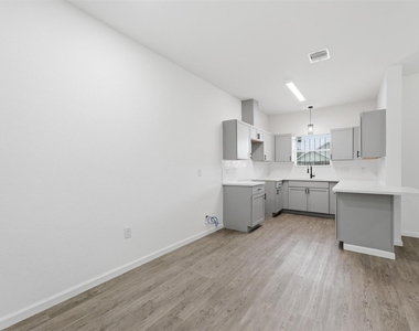 319 N Carolina Street - Photo Thumbnail 7