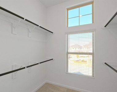5562 Amber Brook Lane - Photo Thumbnail 17