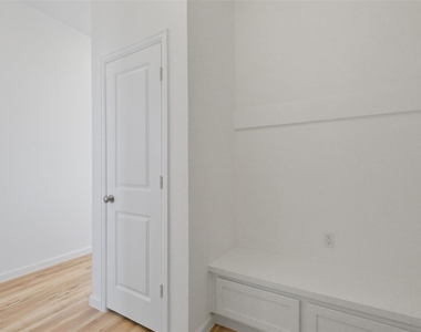 5562 Amber Brook Lane - Photo Thumbnail 12