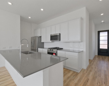 5562 Amber Brook Lane - Photo Thumbnail 10