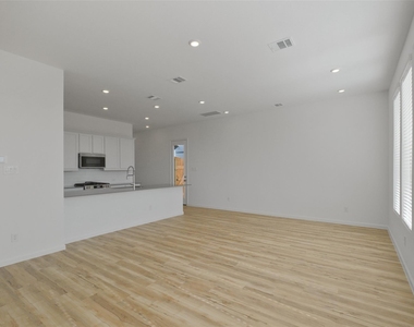5562 Amber Brook Lane - Photo Thumbnail 3