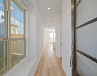 5562 Amber Brook Lane - Photo Thumbnail 5