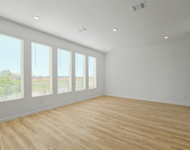 5562 Amber Brook Lane - Photo Thumbnail 2