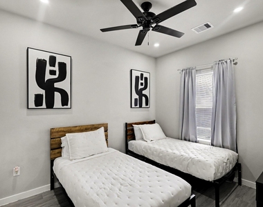 8159 Tate St - Photo Thumbnail 8