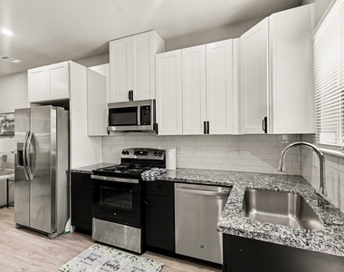 8159 Tate St - Photo Thumbnail 1