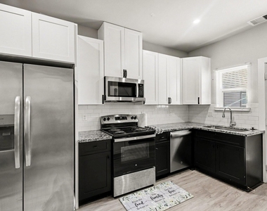 8159 Tate St - Photo Thumbnail 2