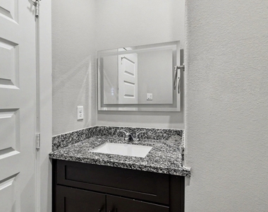 8159 Tate St - Photo Thumbnail 7