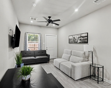 8159 Tate St - Photo Thumbnail 3