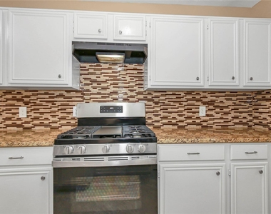 8235 Alabaster Drive - Photo Thumbnail 16