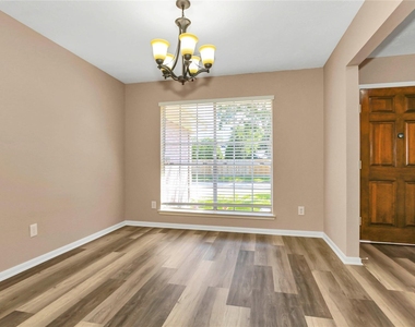 8235 Alabaster Drive - Photo Thumbnail 10