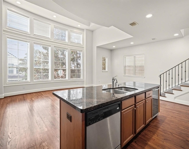 2923 Pease Street - Photo Thumbnail 6