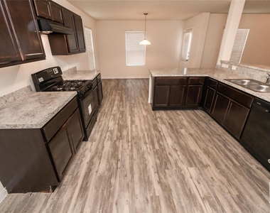 10114 Piave Drive - Photo Thumbnail 4