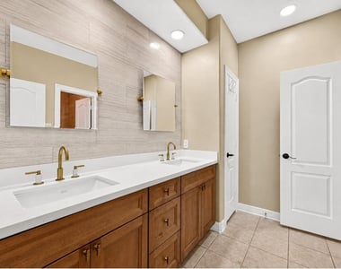 32515 Westminster Drive - Photo Thumbnail 44