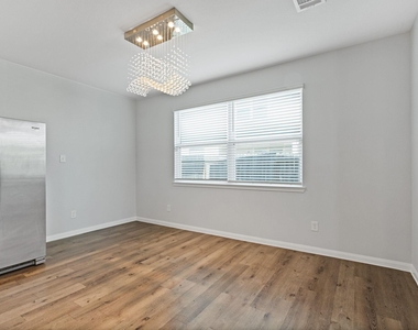 3902 Deledda Drive - Photo Thumbnail 18