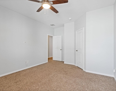 3902 Deledda Drive - Photo Thumbnail 31