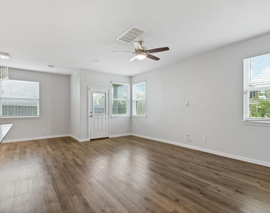 3902 Deledda Drive - Photo Thumbnail 10
