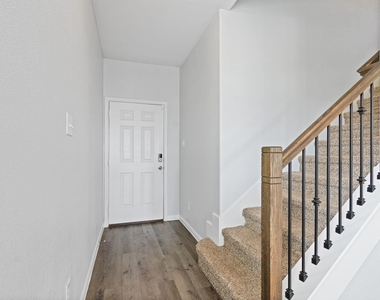 3902 Deledda Drive - Photo Thumbnail 7