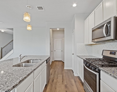 3902 Deledda Drive - Photo Thumbnail 16