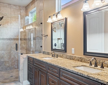 1518 Amundsen Street - Photo Thumbnail 29