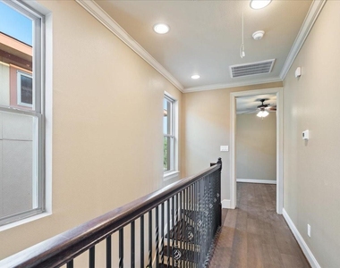 1518 Amundsen Street - Photo Thumbnail 21