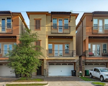 1518 Amundsen Street - Photo Thumbnail 1