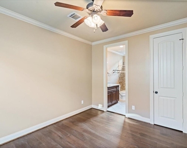 1518 Amundsen Street - Photo Thumbnail 33