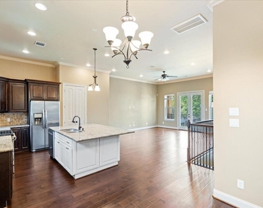 1518 Amundsen Street - Photo Thumbnail 18
