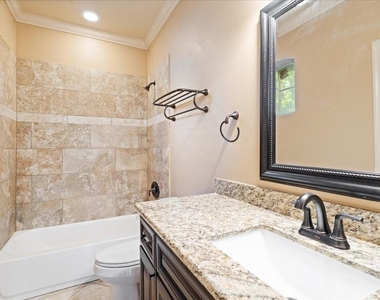 1518 Amundsen Street - Photo Thumbnail 5