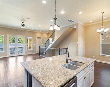 1518 Amundsen Street - Photo Thumbnail 15