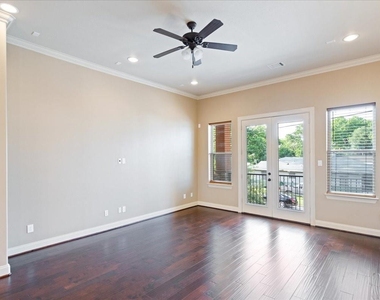 1518 Amundsen Street - Photo Thumbnail 6
