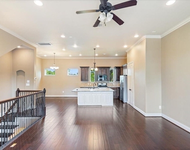 1518 Amundsen Street - Photo Thumbnail 9