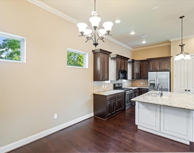 1518 Amundsen Street - Photo Thumbnail 19