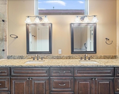 1518 Amundsen Street - Photo Thumbnail 30