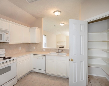 5008 Blanco Drive - Photo Thumbnail 9