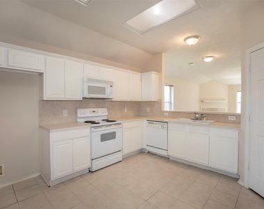 5008 Blanco Drive - Photo Thumbnail 7
