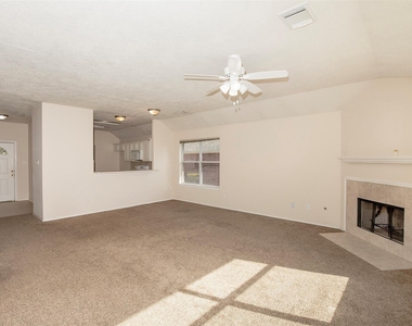 5008 Blanco Drive - Photo Thumbnail 3