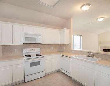 5008 Blanco Drive - Photo Thumbnail 8