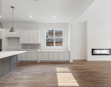 8011 Fenway Heights Drive - Photo Thumbnail 15
