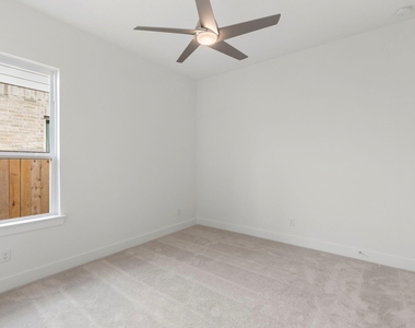 8011 Fenway Heights Drive - Photo Thumbnail 7