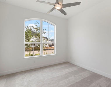 8011 Fenway Heights Drive - Photo Thumbnail 5