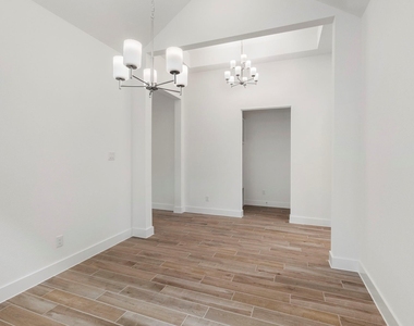8011 Fenway Heights Drive - Photo Thumbnail 4