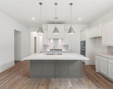 8011 Fenway Heights Drive - Photo Thumbnail 12